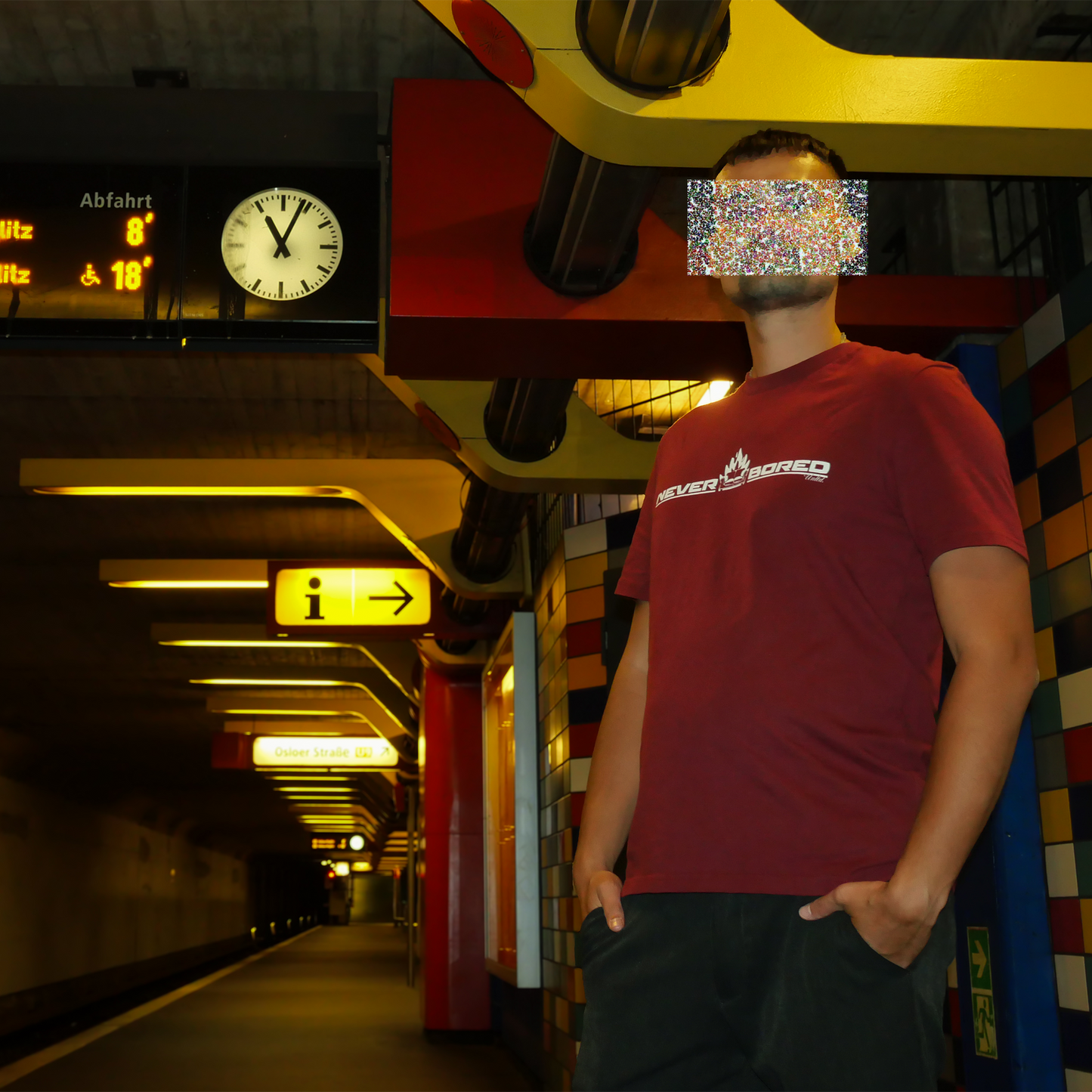 NEVER BORED UNLTD. - Basic T-Shirt